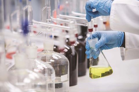Chemical Fluid Manufacturing Complete Guide to Production Processes and Industrial Applications